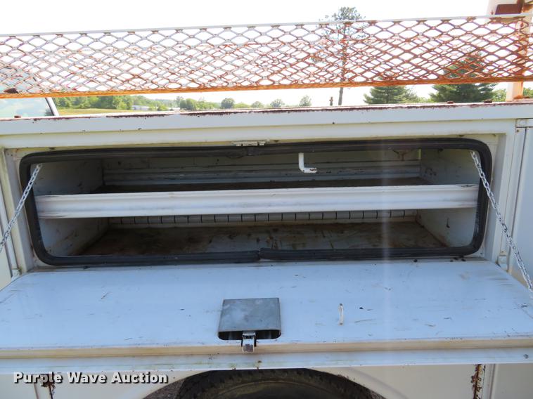 image for item DE8075 2001 Ford F350 Super Duty XL SuperCab utility bed pickup truck