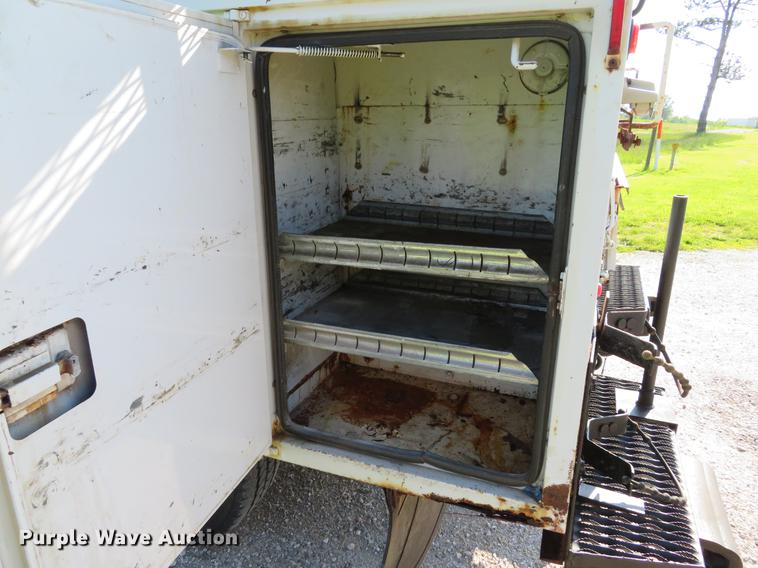 image for item DE8075 2001 Ford F350 Super Duty XL SuperCab utility bed pickup truck