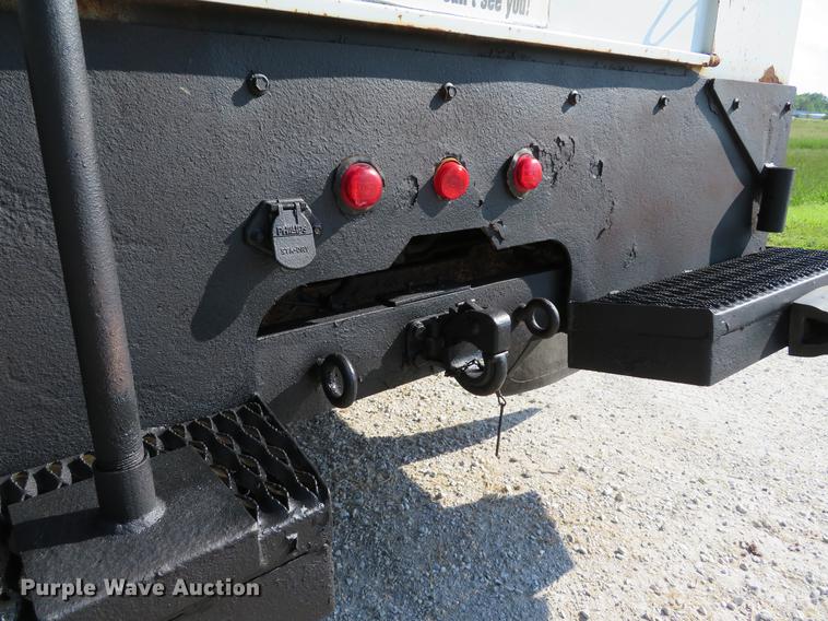 image for item DE8075 2001 Ford F350 Super Duty XL SuperCab utility bed pickup truck