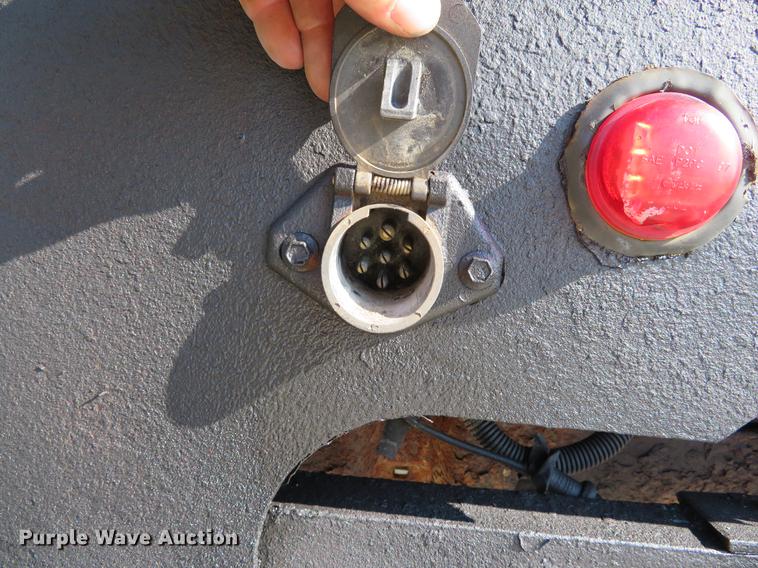 image for item DE8075 2001 Ford F350 Super Duty XL SuperCab utility bed pickup truck