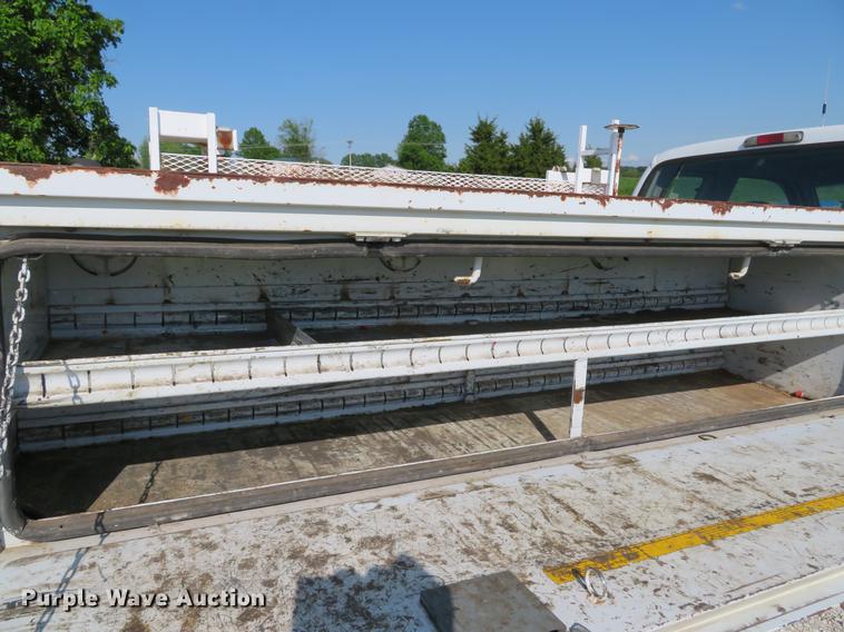 image for item DE8075 2001 Ford F350 Super Duty XL SuperCab utility bed pickup truck