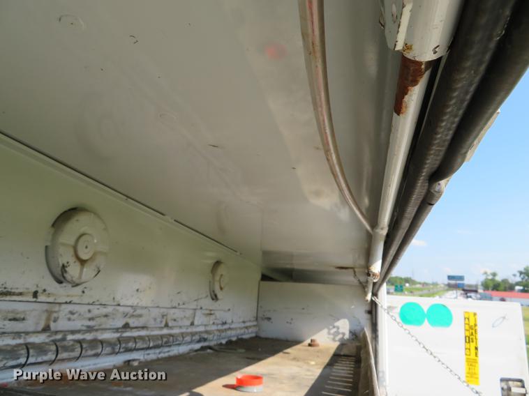 image for item DE8075 2001 Ford F350 Super Duty XL SuperCab utility bed pickup truck