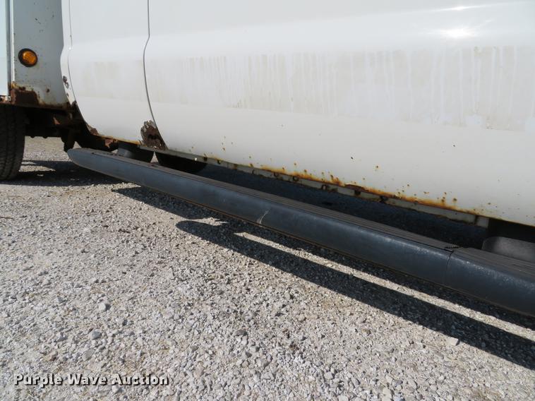 image for item DE8075 2001 Ford F350 Super Duty XL SuperCab utility bed pickup truck