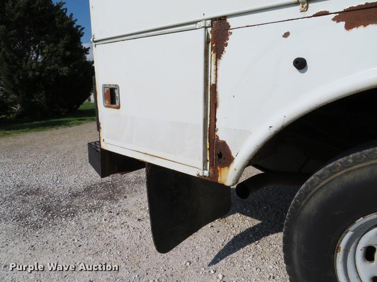 image for item DE8075 2001 Ford F350 Super Duty XL SuperCab utility bed pickup truck