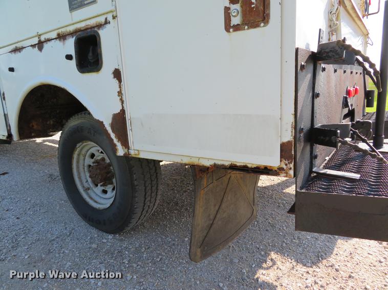 image for item DE8075 2001 Ford F350 Super Duty XL SuperCab utility bed pickup truck