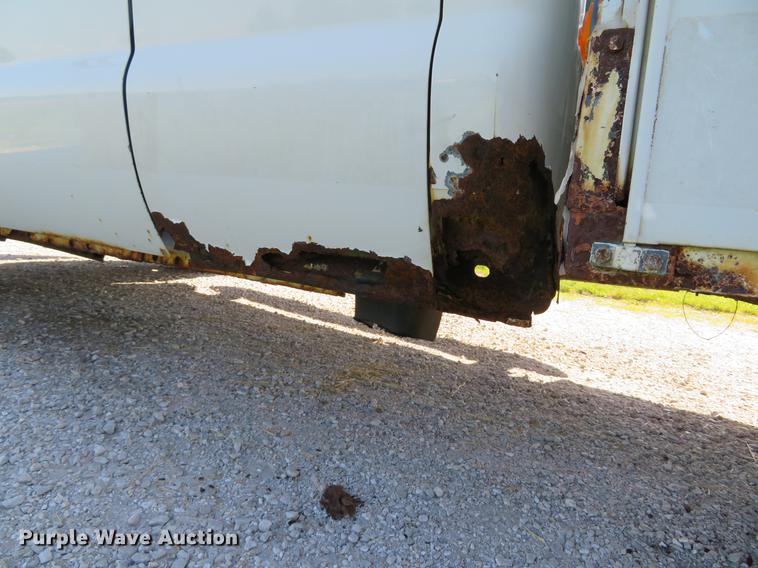 image for item DE8075 2001 Ford F350 Super Duty XL SuperCab utility bed pickup truck