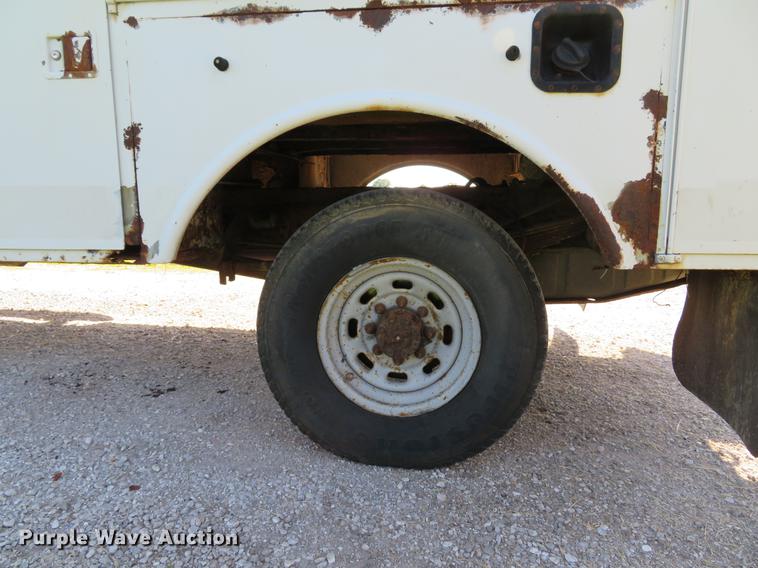 image for item DE8075 2001 Ford F350 Super Duty XL SuperCab utility bed pickup truck