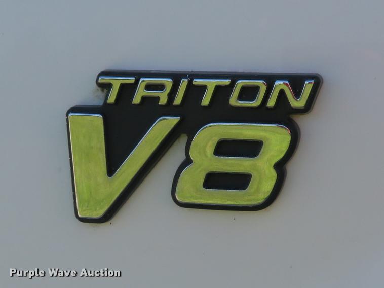 image for item DE8075 2001 Ford F350 Super Duty XL SuperCab utility bed pickup truck