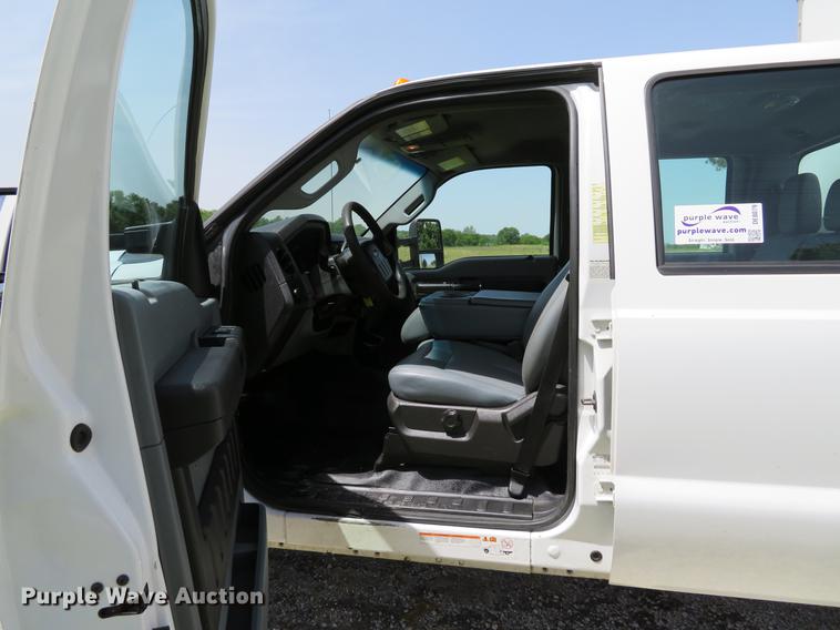 image for item DE8079 2011 Ford F550 Super Duty XL Crew Cab box truck