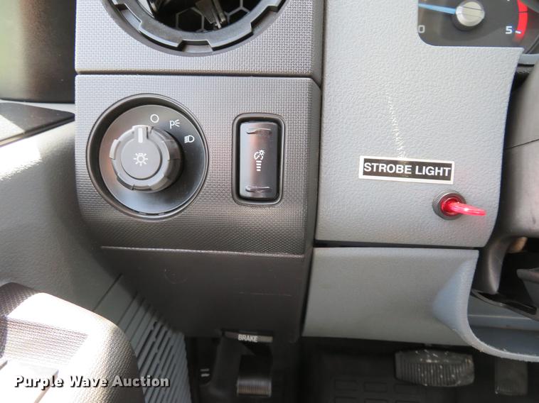 image for item DE8079 2011 Ford F550 Super Duty XL Crew Cab box truck