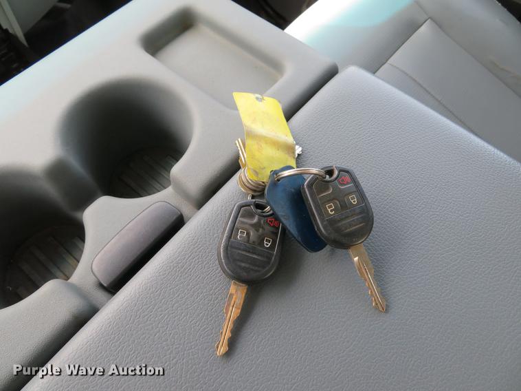 image for item DE8079 2011 Ford F550 Super Duty XL Crew Cab box truck