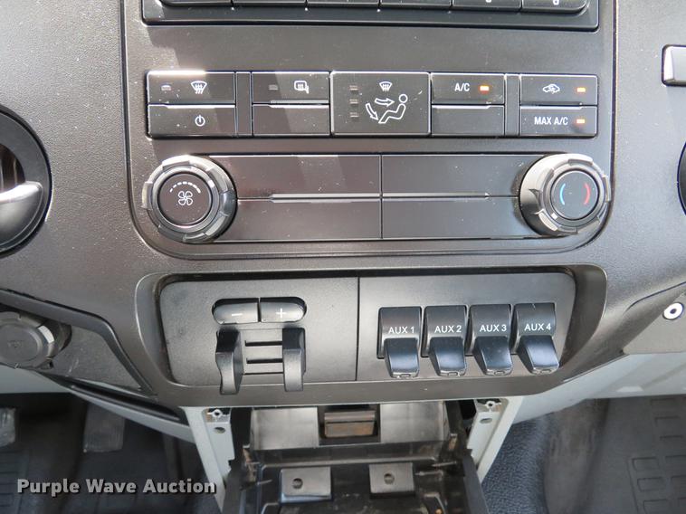 image for item DE8079 2011 Ford F550 Super Duty XL Crew Cab box truck