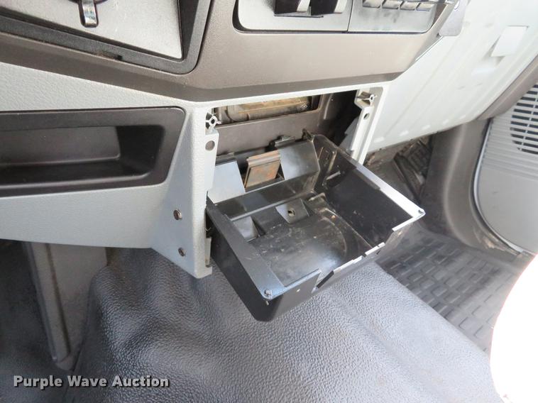 image for item DE8079 2011 Ford F550 Super Duty XL Crew Cab box truck