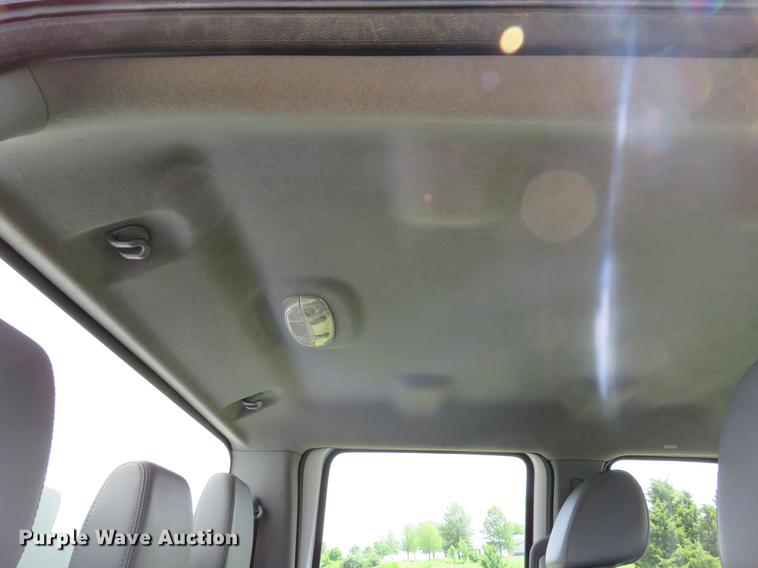 image for item DE8079 2011 Ford F550 Super Duty XL Crew Cab box truck