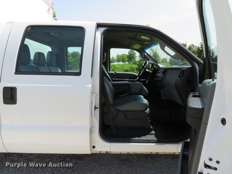 image for item DE8079 2011 Ford F550 Super Duty XL Crew Cab box truck