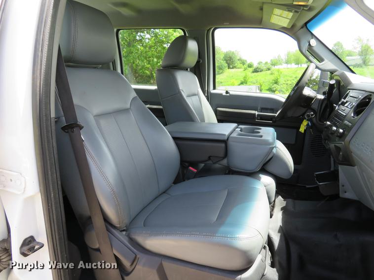 image for item DE8079 2011 Ford F550 Super Duty XL Crew Cab box truck