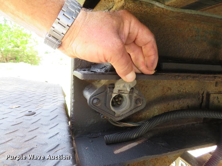 image for item DE8079 2011 Ford F550 Super Duty XL Crew Cab box truck