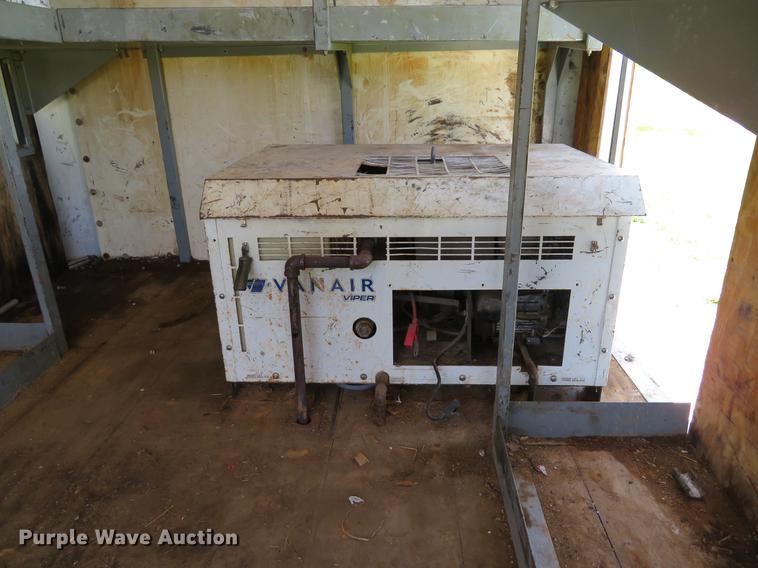 image for item DE8079 2011 Ford F550 Super Duty XL Crew Cab box truck