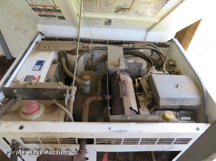 image for item DE8079 2011 Ford F550 Super Duty XL Crew Cab box truck