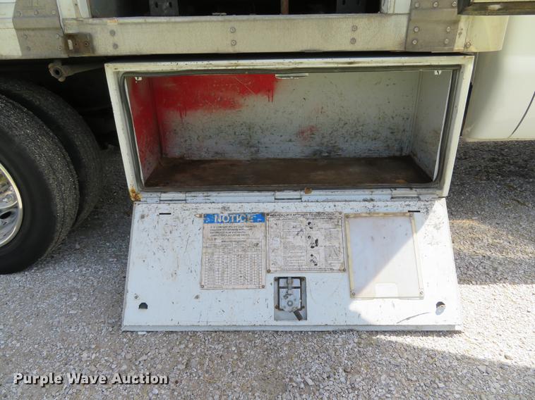 image for item DE8079 2011 Ford F550 Super Duty XL Crew Cab box truck