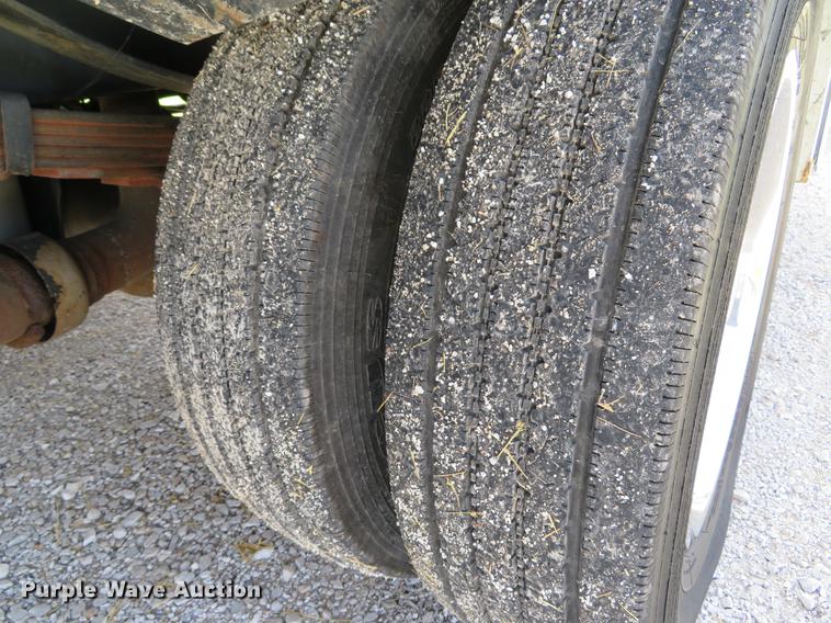 image for item DE8079 2011 Ford F550 Super Duty XL Crew Cab box truck