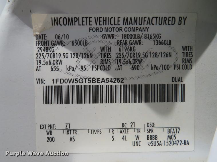 image for item DE8079 2011 Ford F550 Super Duty XL Crew Cab box truck