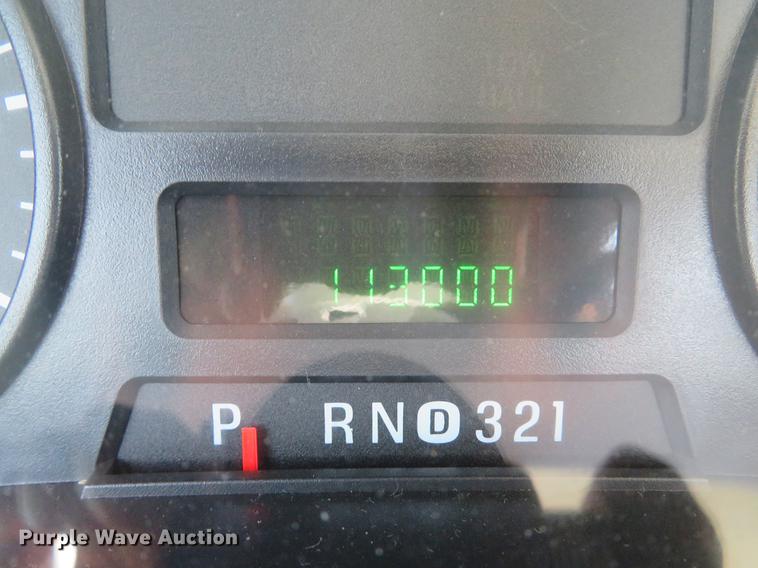 image for item DE8081 2006 Ford F250 Super Duty XL utility bed pickup truck