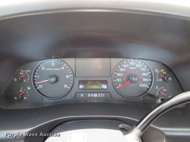 image for item DE8081 2006 Ford F250 Super Duty XL utility bed pickup truck