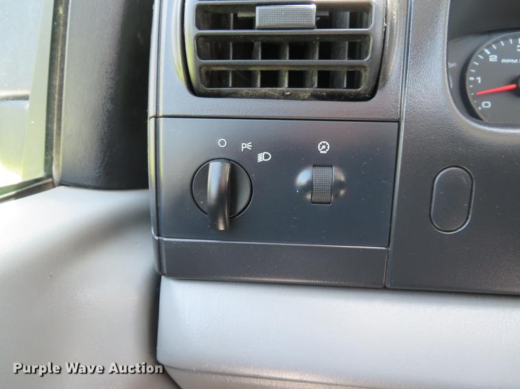 image for item DE8081 2006 Ford F250 Super Duty XL utility bed pickup truck