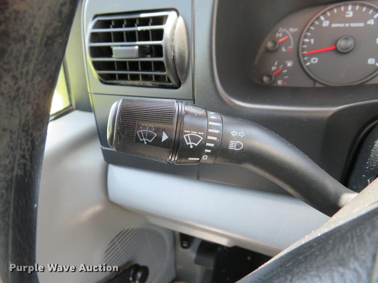 image for item DE8081 2006 Ford F250 Super Duty XL utility bed pickup truck