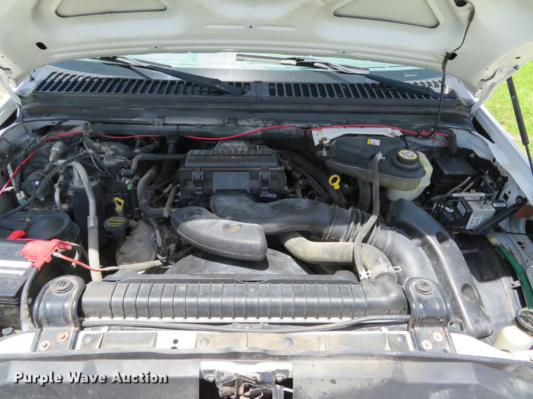 image for item DE8081 2006 Ford F250 Super Duty XL utility bed pickup truck