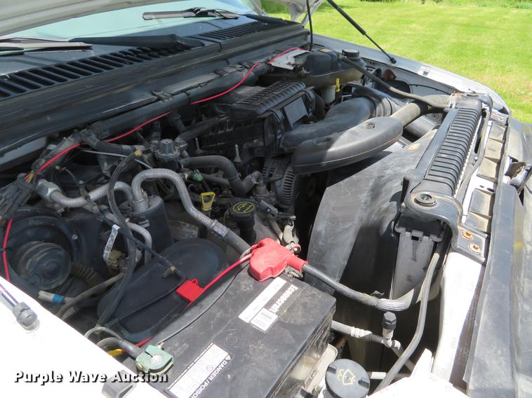 image for item DE8081 2006 Ford F250 Super Duty XL utility bed pickup truck