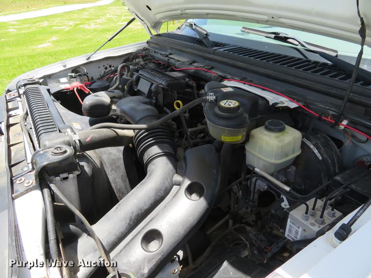 image for item DE8081 2006 Ford F250 Super Duty XL utility bed pickup truck