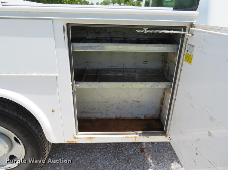 image for item DE8081 2006 Ford F250 Super Duty XL utility bed pickup truck