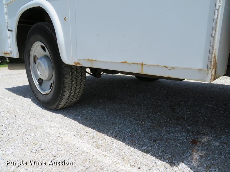 image for item DE8081 2006 Ford F250 Super Duty XL utility bed pickup truck