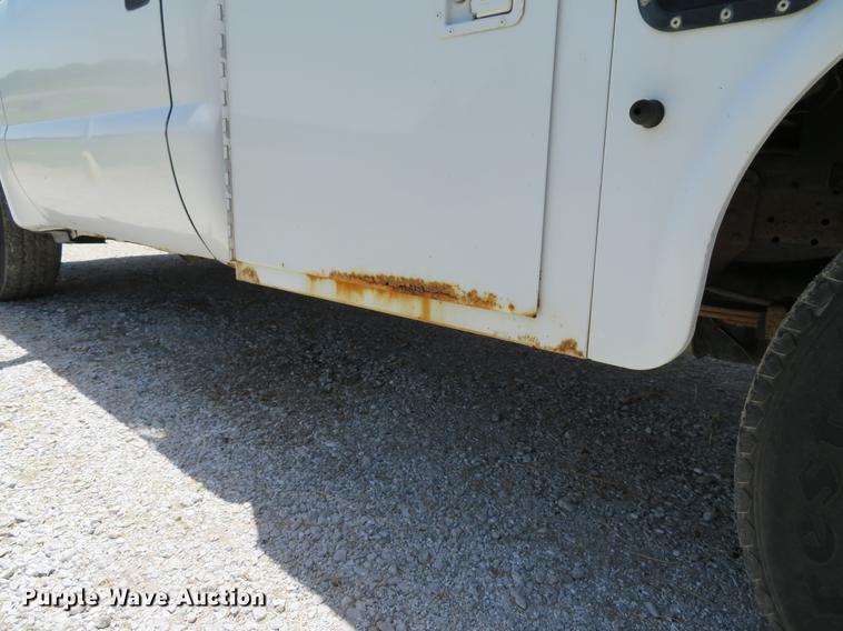 image for item DE8081 2006 Ford F250 Super Duty XL utility bed pickup truck