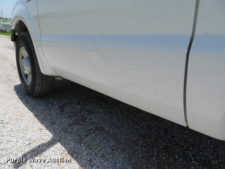 image for item DE8081 2006 Ford F250 Super Duty XL utility bed pickup truck