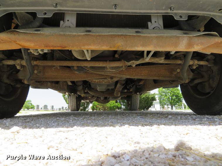 image for item DE8081 2006 Ford F250 Super Duty XL utility bed pickup truck