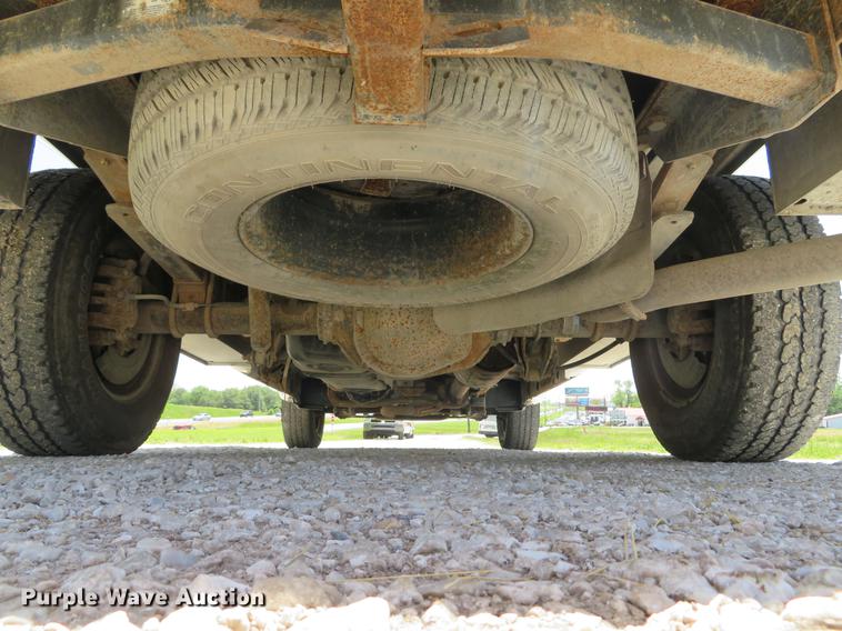 image for item DE8081 2006 Ford F250 Super Duty XL utility bed pickup truck