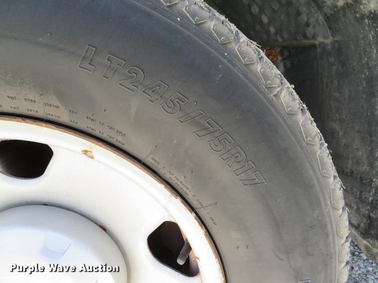 image for item DE8081 2006 Ford F250 Super Duty XL utility bed pickup truck