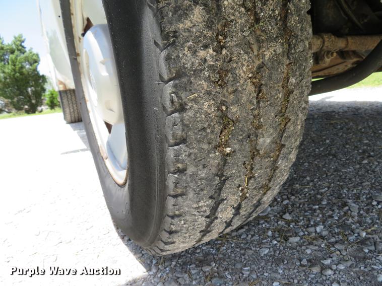 image for item DE8081 2006 Ford F250 Super Duty XL utility bed pickup truck