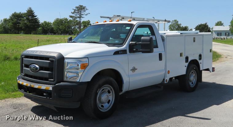 image for item DE8083 2012 Ford F350 Super Duty XL utility bed pickup truck