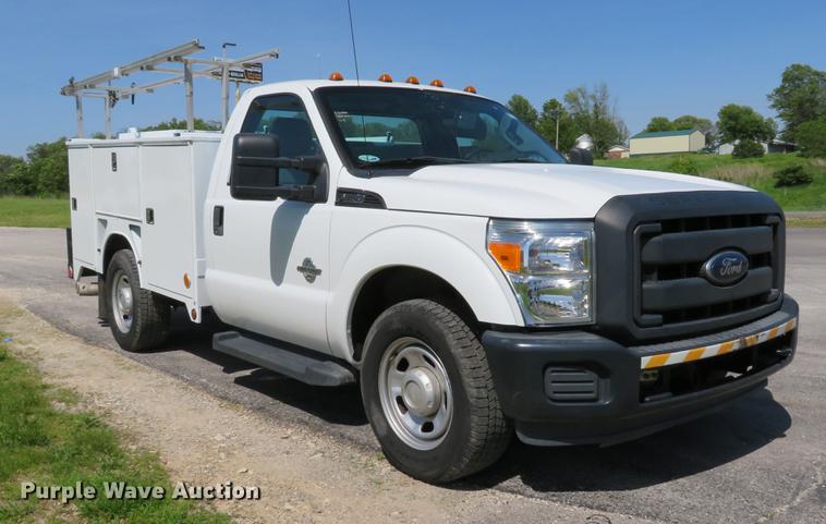 image for item DE8083 2012 Ford F350 Super Duty XL utility bed pickup truck