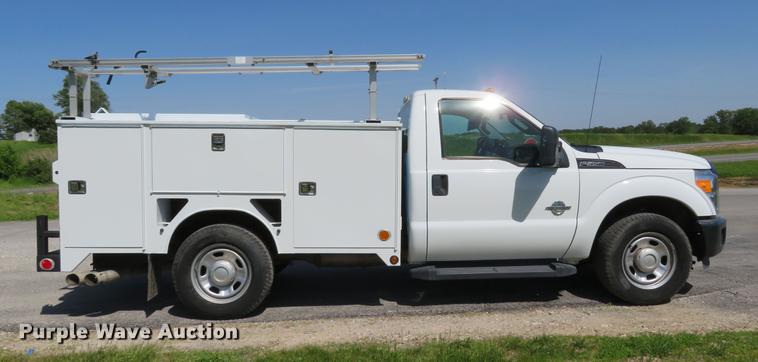 image for item DE8083 2012 Ford F350 Super Duty XL utility bed pickup truck