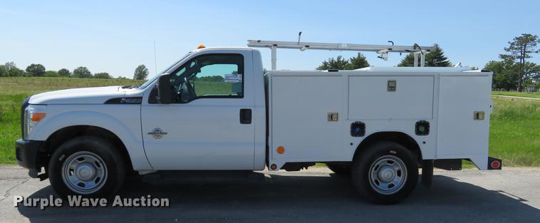 image for item DE8083 2012 Ford F350 Super Duty XL utility bed pickup truck