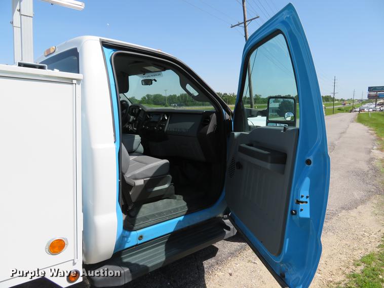 image for item DE8083 2012 Ford F350 Super Duty XL utility bed pickup truck