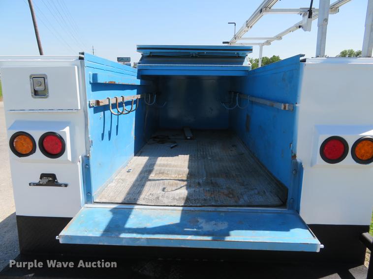 image for item DE8083 2012 Ford F350 Super Duty XL utility bed pickup truck