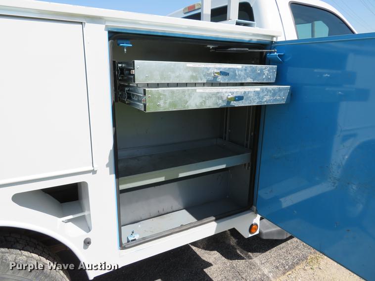 image for item DE8083 2012 Ford F350 Super Duty XL utility bed pickup truck