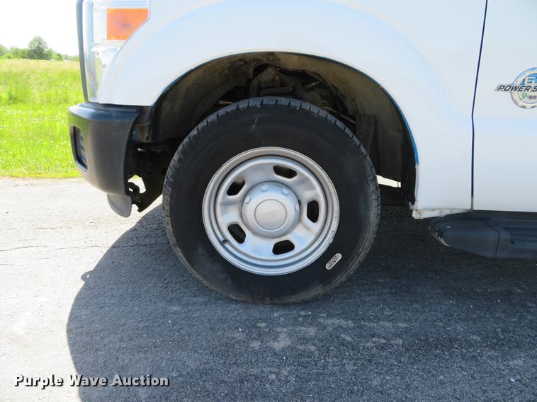 image for item DE8083 2012 Ford F350 Super Duty XL utility bed pickup truck