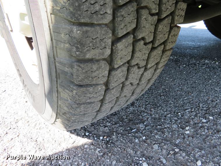 image for item DE8083 2012 Ford F350 Super Duty XL utility bed pickup truck